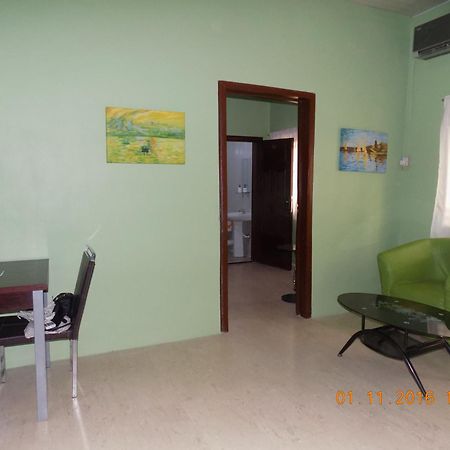 Posh Apartments And Hotel Ikeja Exterior foto