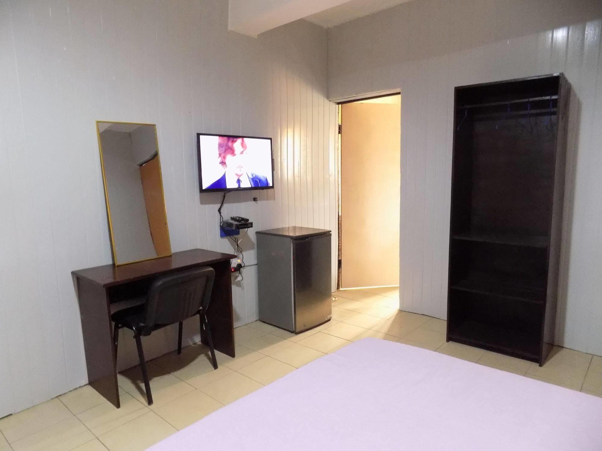 Posh Apartments And Hotel Ikeja Exterior foto
