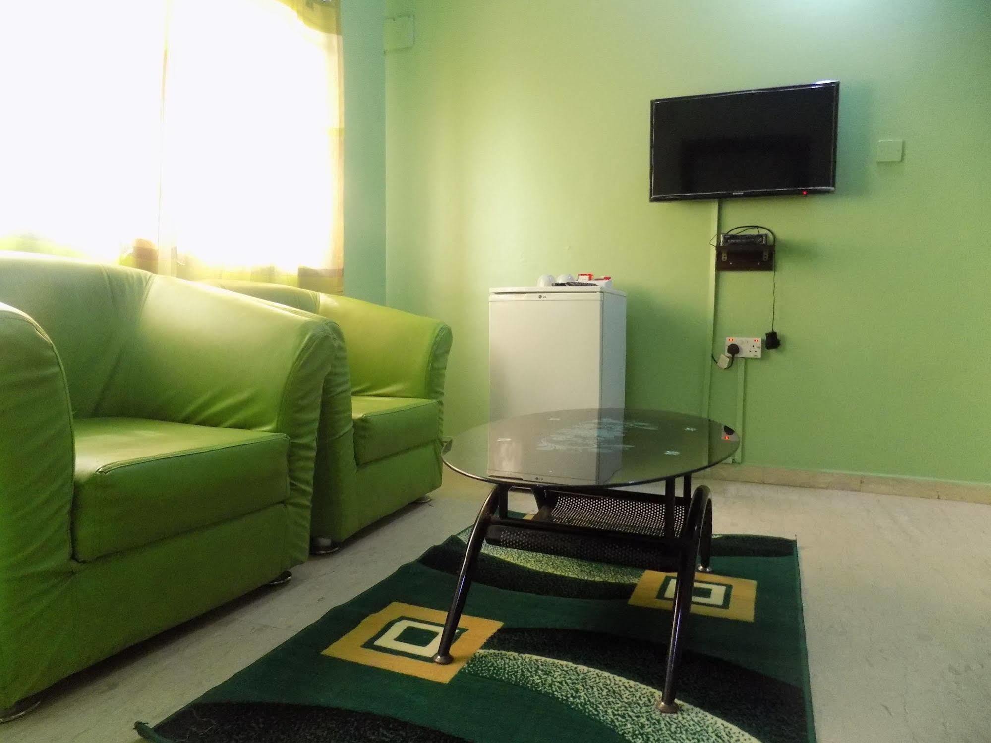 Posh Apartments And Hotel Ikeja Exterior foto
